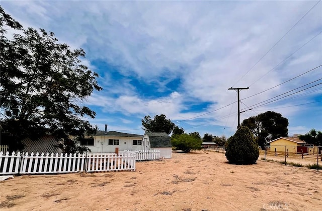21161 Rancherias Rd, Apple Valley, CA 92307 - view of fenced front yard