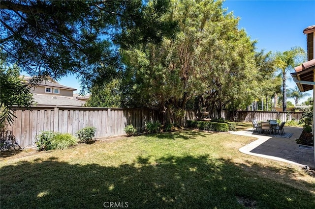 44035 Cindy Cir, Temecula, CA 92592 - fenced backyard with a patio area