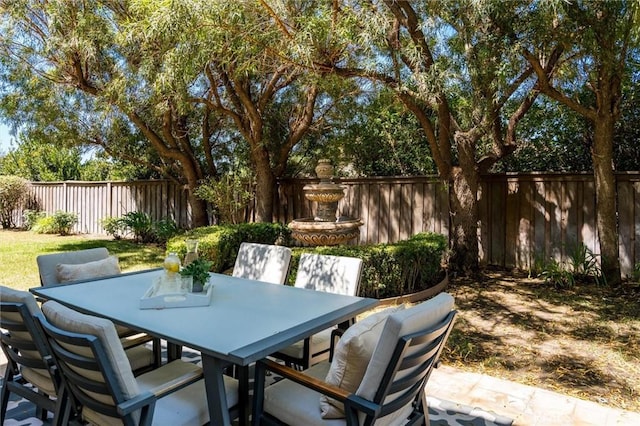 44035 Cindy Cir, Temecula, CA 92592 - fenced backyard with outdoor dining space and a patio area