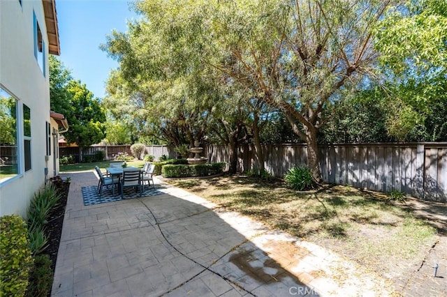 44035 Cindy Cir, Temecula, CA 92592 - fenced backyard with a patio and outdoor dining space