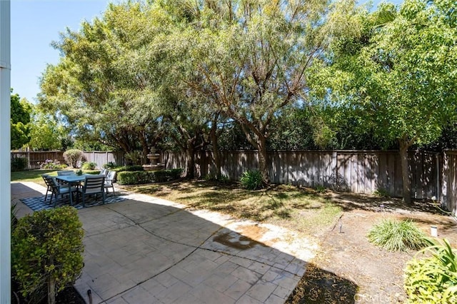 44035 Cindy Cir, Temecula, CA 92592 - fenced backyard with a patio and outdoor dining space
