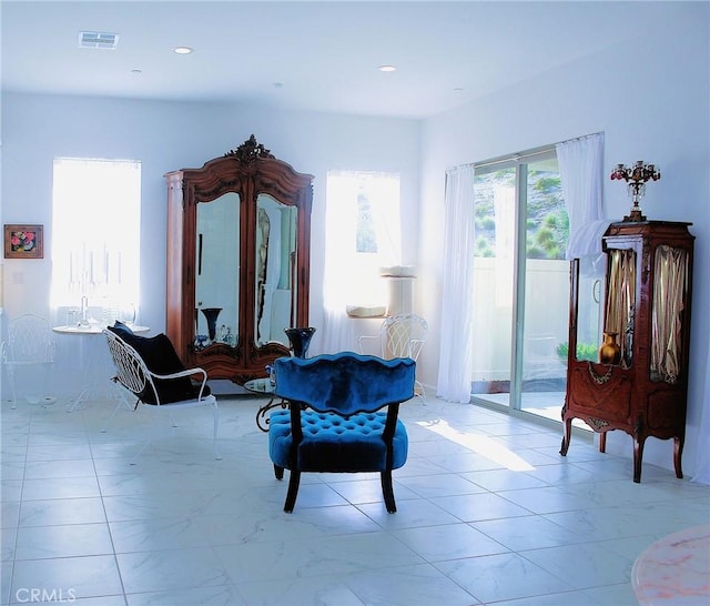 11986 Sagecrest Ct, Corona, CA 92883 - sitting room featuring recessed lighting