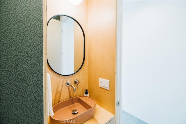 2600 Sunny Vista Rd, Joshua Tree, CA 92252 - bathroom with wallpapered walls