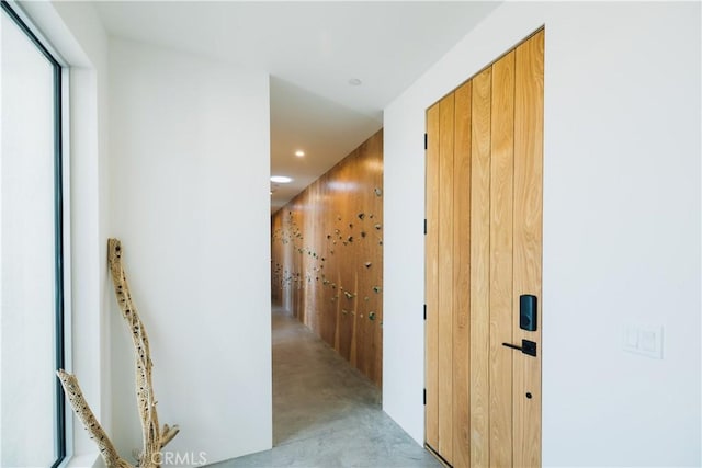 2600 Sunny Vista Rd, Joshua Tree, CA 92252 - hallway with concrete floors and recessed lighting