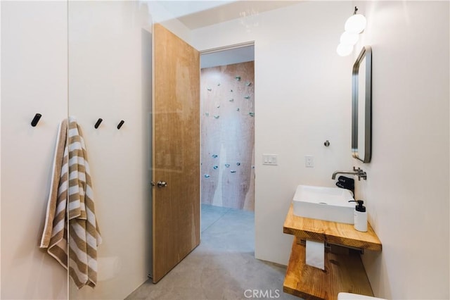 2600 Sunny Vista Rd, Joshua Tree, CA 92252 - full bathroom featuring a sink
