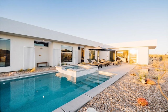 2600 Sunny Vista Rd, Joshua Tree, CA 92252 - view of swimming pool featuring a patio area and a pool with connected hot tub