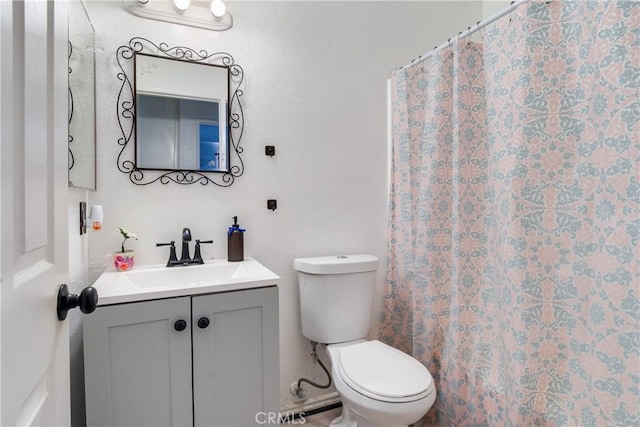 813 Yorkshire, San Jacinto, CA 92583 - full bath with vanity, toilet, and a shower with curtain