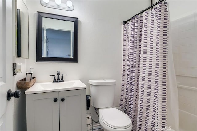 813 Yorkshire, San Jacinto, CA 92583 - bathroom with vanity, toilet, and shower / tub combo with curtain