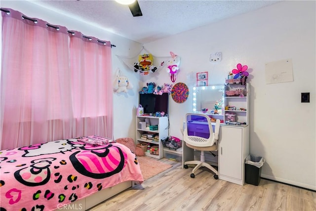 813 Yorkshire, San Jacinto, CA 92583 - bedroom with wood finished floors and ceiling fan