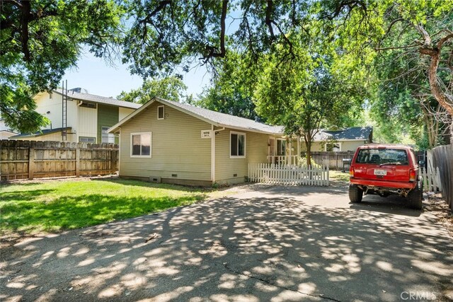 1170 Hobart St, Chico, CA 95926 - view of side of home featuring crawl space and driveway