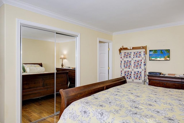 2092 Ronda Granada Unit C, Laguna Woods, CA 92637 - bedroom featuring wood finished floors, ornamental molding, and a closet