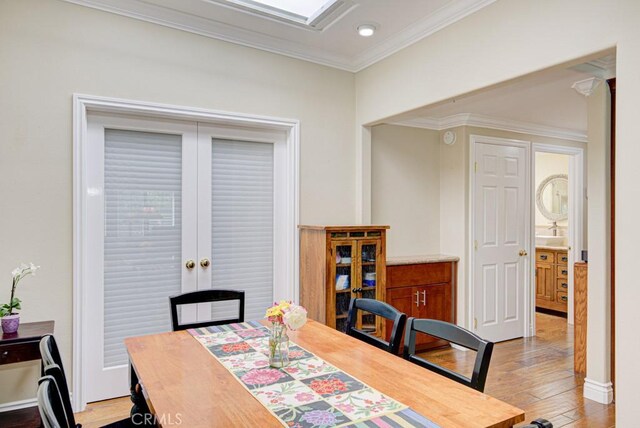2092 Ronda Granada Unit C, Laguna Woods, CA 92637 - dining room with crown molding, light wood-type flooring, and recessed lighting