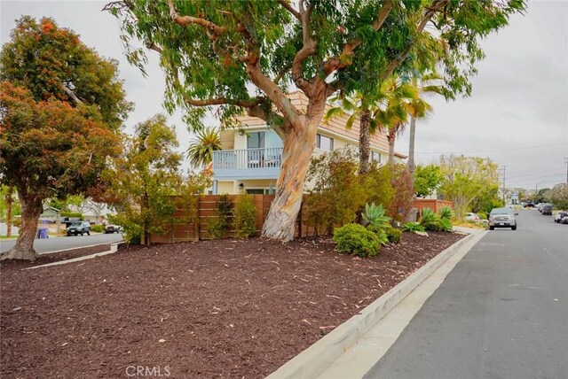 318 S Lucia Ave, Redondo Beach, CA 90277 - view of yard