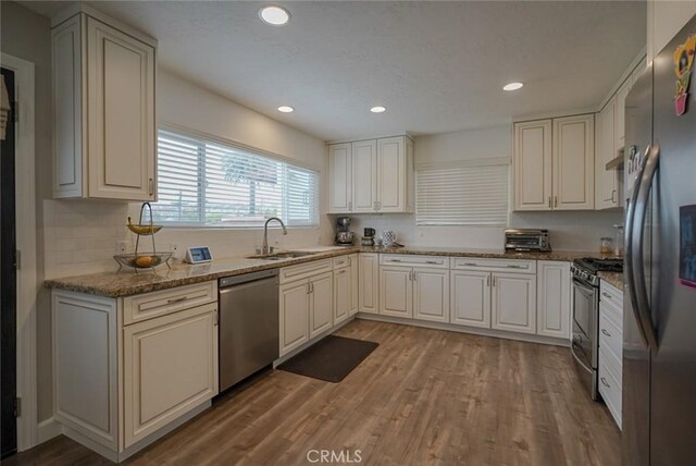 318 S Lucia Ave, Redondo Beach, CA 90277 - kitchen with stainless steel appliances, a sink, light wood finished floors, recessed lighting, and decorative backsplash