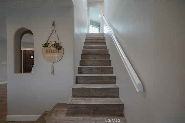 318 S Lucia Ave, Redondo Beach, CA 90277 - stairway featuring arched walkways and baseboards