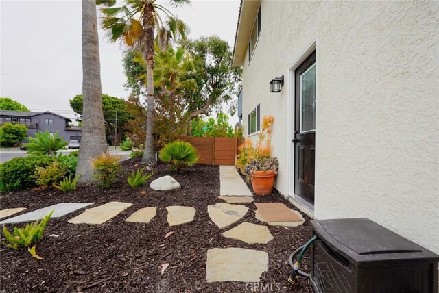 318 S Lucia Ave, Redondo Beach, CA 90277 - view of yard
