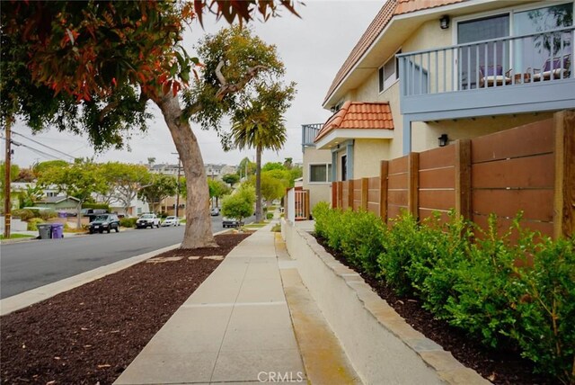 318 S Lucia Ave, Redondo Beach, CA 90277 - view of yard featuring a residential view and a balcony