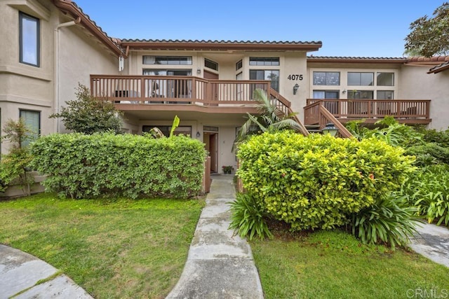 4075 Carmel View Rd Unit 11, San Diego, CA 92130 - townhome / multi-family property featuring stucco siding, a balcony, a tiled roof, and a front yard