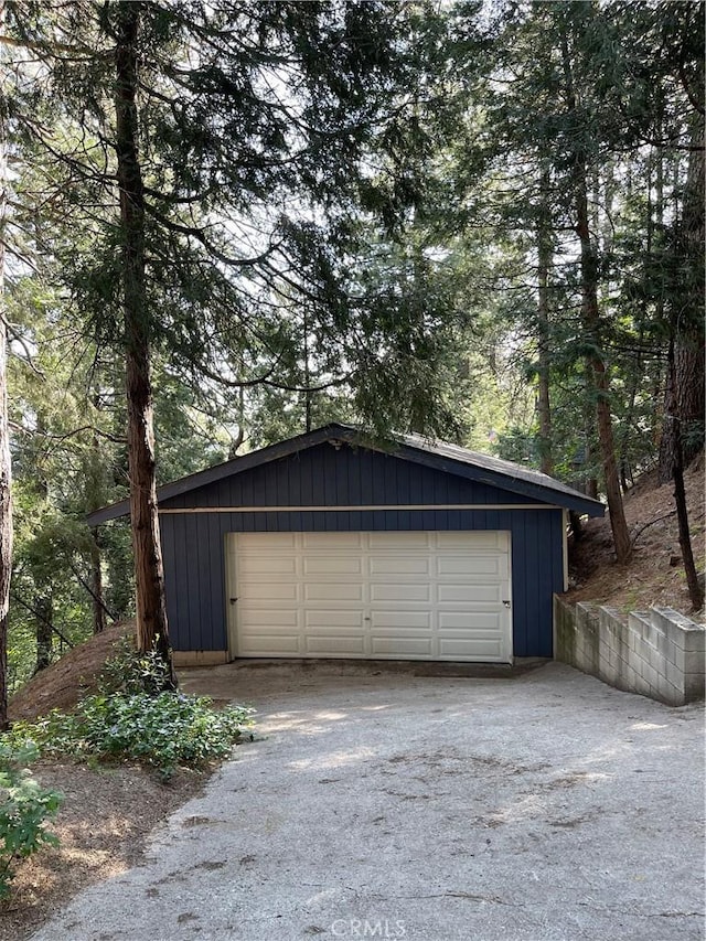 24091 Lakeview Dr, Crestline, CA 92325 - view of detached garage