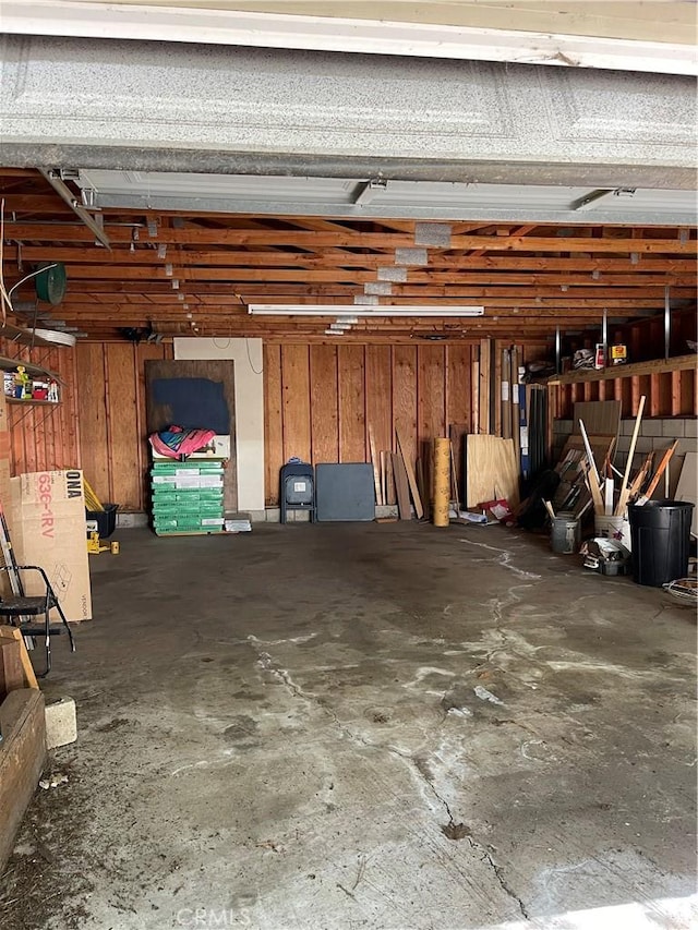 24091 Lakeview Dr, Crestline, CA 92325 - view of garage