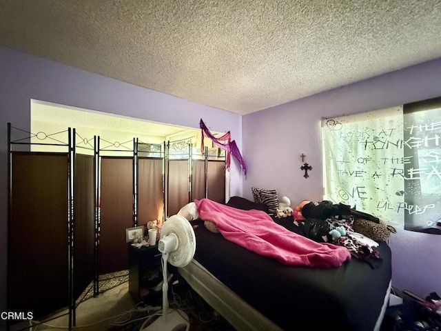 1431 Holly Ave, Oxnard, CA 93036 - bedroom with a textured ceiling
