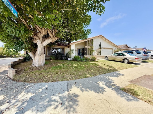 1431 Holly Ave, Oxnard, CA 93036 - view of front facade with a garage, stucco siding, a front yard, and driveway
