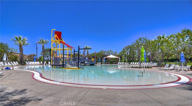 4 Dennis Ln, Ladera Ranch, CA 92694 - community pool featuring a water play area