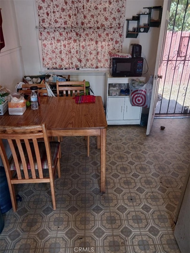 5155 W 104th St, Inglewood, CA 90304 - dining space featuring a wainscoted wall and wallpapered walls