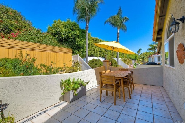 232 Hygeia Ct, Encinitas, CA 92024 - fenced backyard with outdoor dining area and a patio area