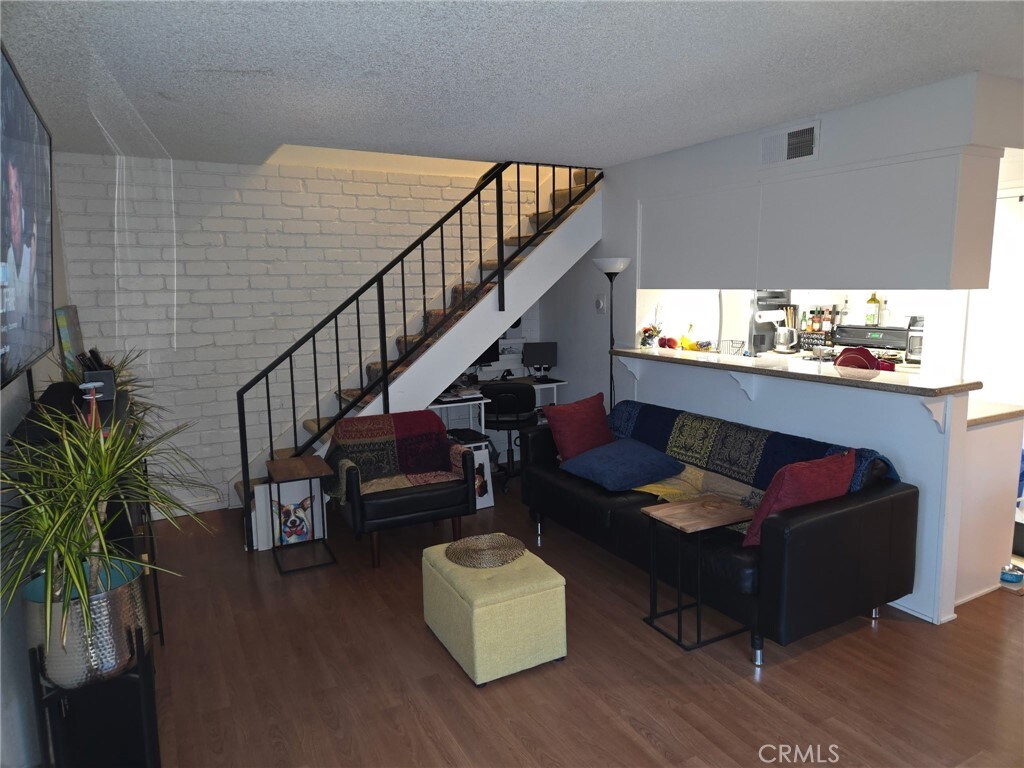 1041 W Calle De La Luna Unit 3, Azusa, CA 91702 - photo 4