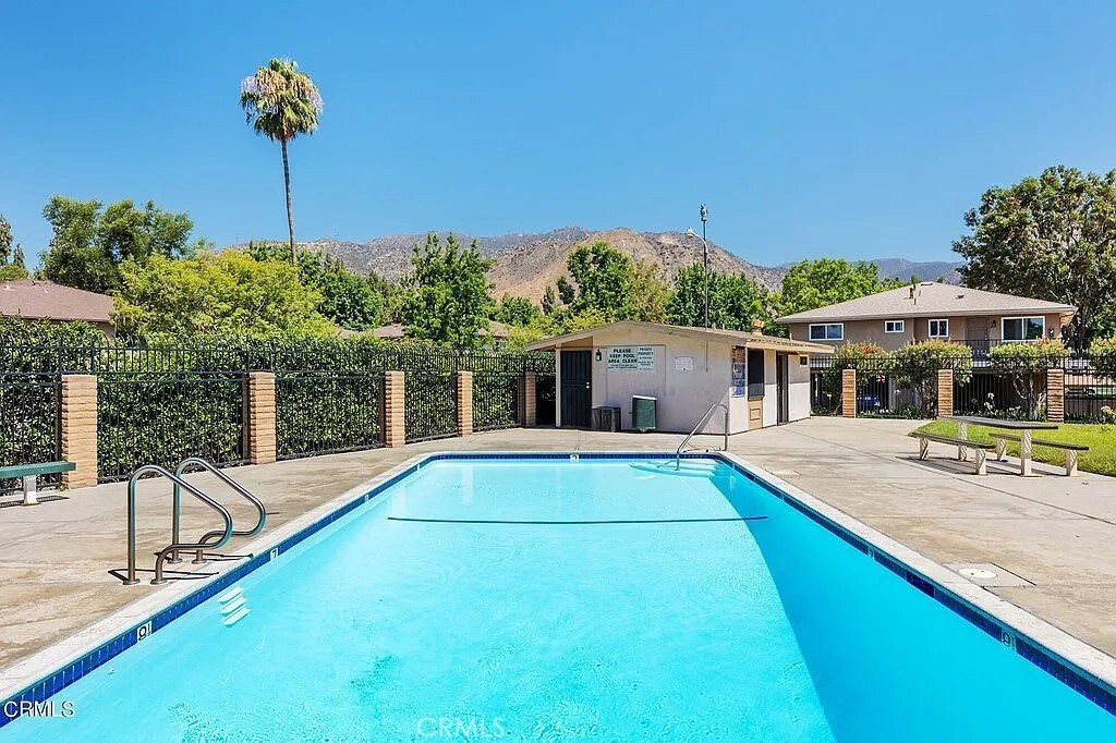 1041 W Calle De La Luna Unit 3, Azusa, CA 91702 - photo 3