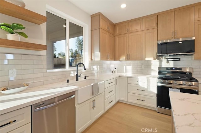 5539 Erin Way, Paradise, CA 95969 - kitchen with appliances with stainless steel finishes, open shelves, a sink, backsplash, and recessed lighting