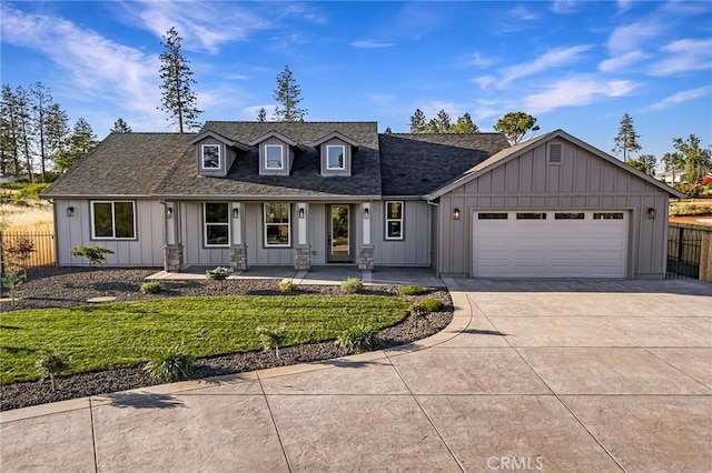 5539 Erin Way, Paradise, CA 95969 - view of front of home with board and batten siding, driveway, an attached garage, and covered porch