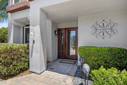 41350 Calle Bandido, Murrieta, CA 92562 - property entrance featuring stucco siding