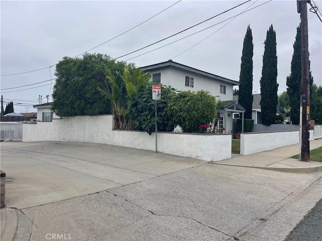 927 W 6th St, San Pedro, CA 90731 - view of side of property featuring stucco siding