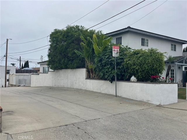 927 W 6th St, San Pedro, CA 90731 - view of side of home featuring stucco siding