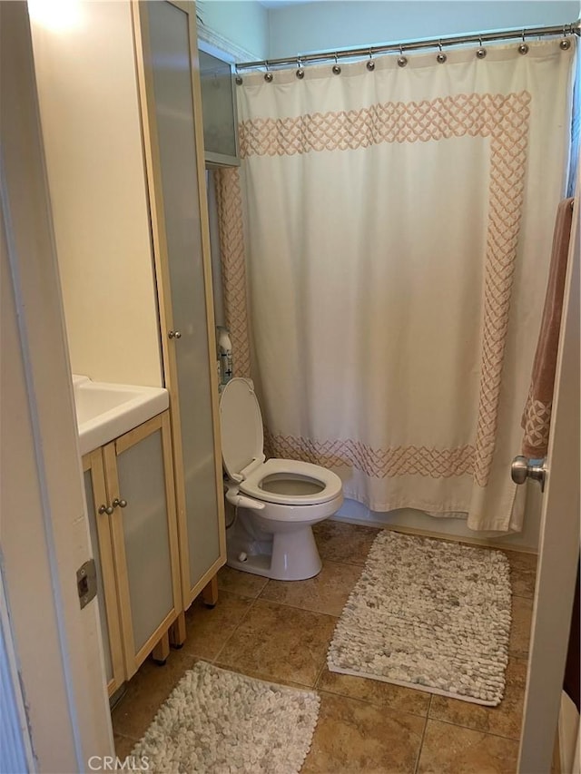 927 W 6th St, San Pedro, CA 90731 - full bath featuring toilet and vanity