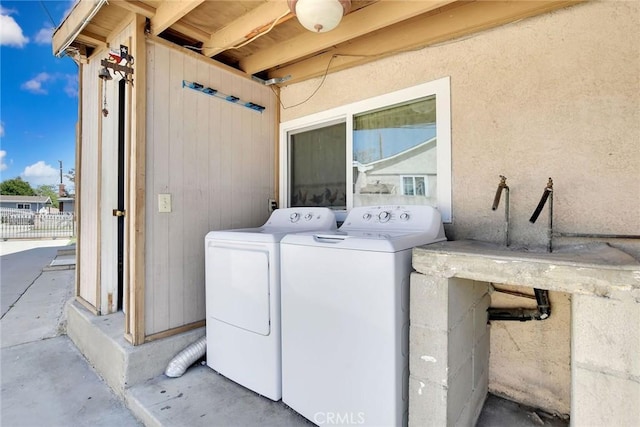 3879 Big Dalton Ave, Baldwin Park, CA 91706 - laundry area featuring washing machine and dryer