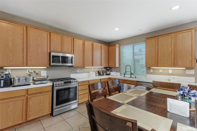 15691 Cherry Leaf Ln, Fontana, CA 92336 - kitchen featuring stainless steel appliances, a sink, recessed lighting, light tile patterned flooring, and light brown cabinets