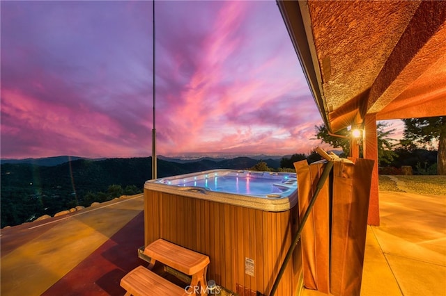 50806 Bramble Ln, Squaw Valley, CA 93675 - view of patio / terrace featuring a hot tub