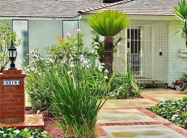 5510 E La Pasada St E, Long Beach, CA 90815 - doorway to property featuring stucco siding