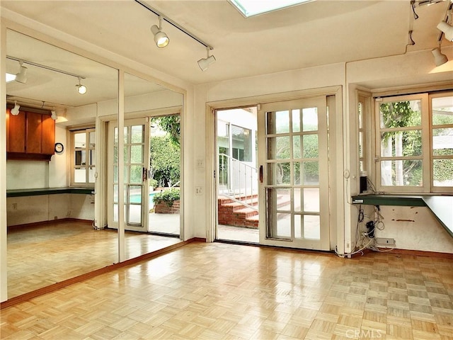 5510 E La Pasada St E, Long Beach, CA 90815 - entryway featuring rail lighting and baseboards