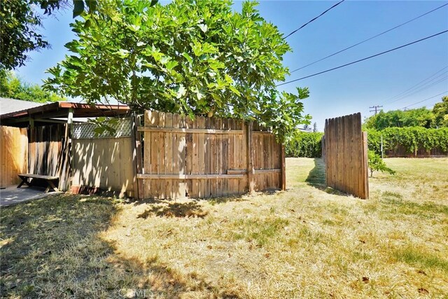 2306 S Encina St, Visalia, CA 93277 - view of yard