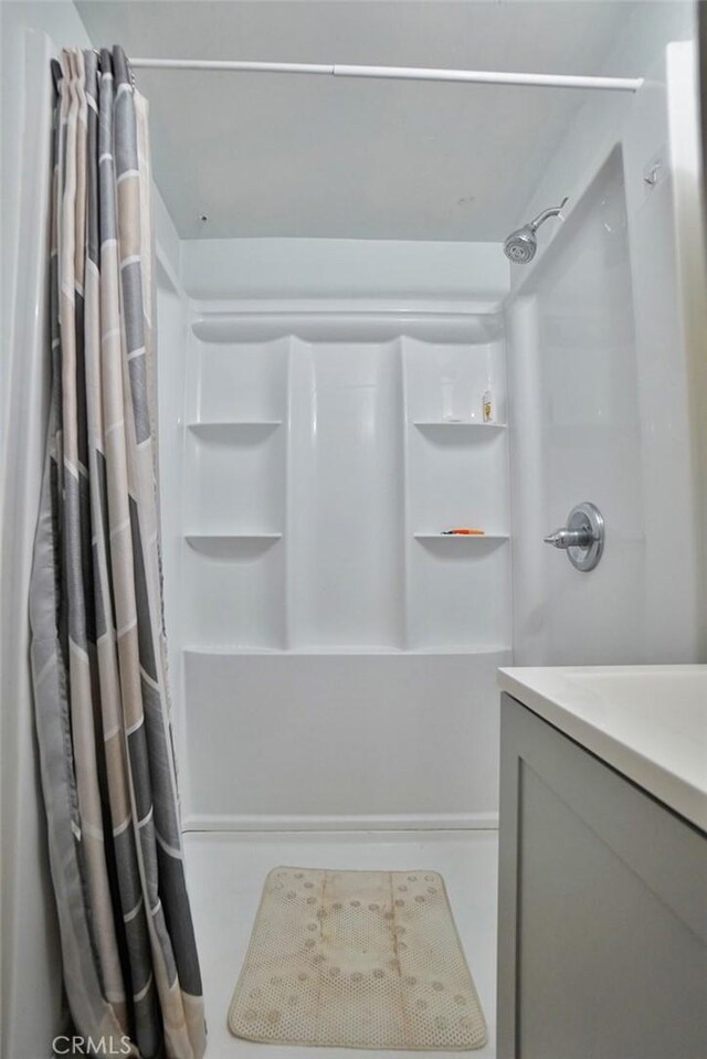 2306 S Encina St, Visalia, CA 93277 - full bathroom with shower / bath combo with shower curtain