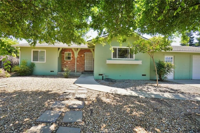 2306 S Encina St, Visalia, CA 93277 - single story home featuring crawl space, a garage, and stucco siding