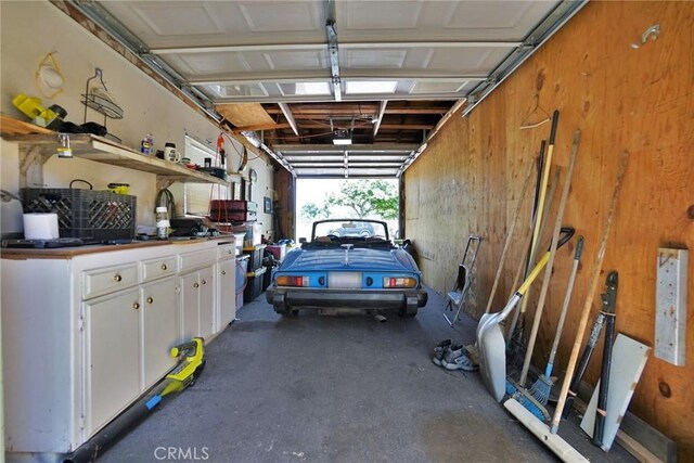 2306 S Encina St, Visalia, CA 93277 - view of garage