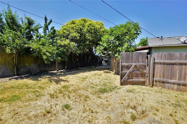 2306 S Encina St, Visalia, CA 93277 - view of yard