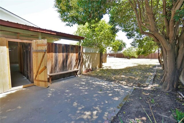 2306 S Encina St, Visalia, CA 93277 - view of yard with a patio area