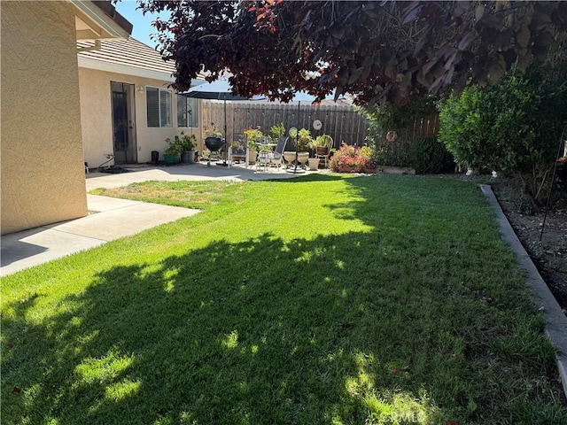 1438 Tumbleweed Ct, Oakdale, CA 95361 - view of yard with a patio