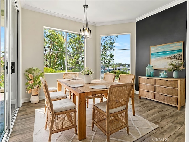 2 Vista Del Mar, Dana Point, CA 92629 - dining area with light wood finished floors and crown molding